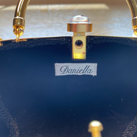 DANIELLA - Gold Tone Clutch Purse with Chain and Compact Mirror - 2005 - Picture 11 of 12